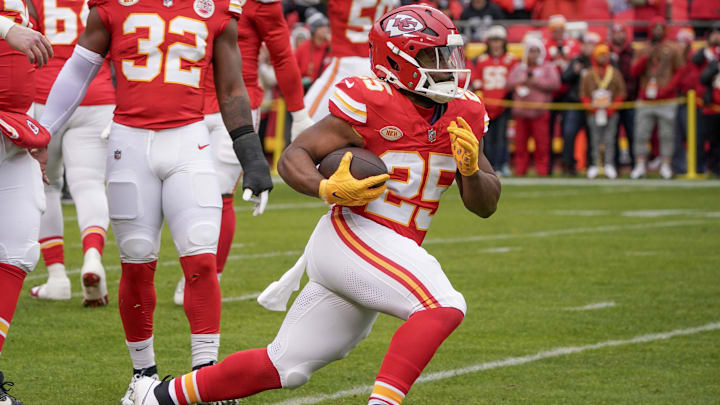 Kansas City Chiefs running back Clyde Edwards-Helaire (25)
