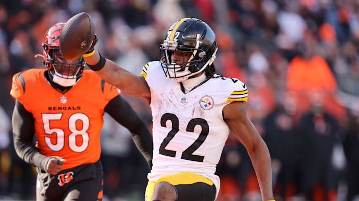 Dec 1, 2024; Cincinnati, Ohio, USA;  Pittsburgh Steelers running back Najee Harris (22) runs in for the touchdown  during the second quarter against the Cincinnati Bengals at Paycor Stadium. Mandatory Credit: Joseph Maiorana-Imagn Images