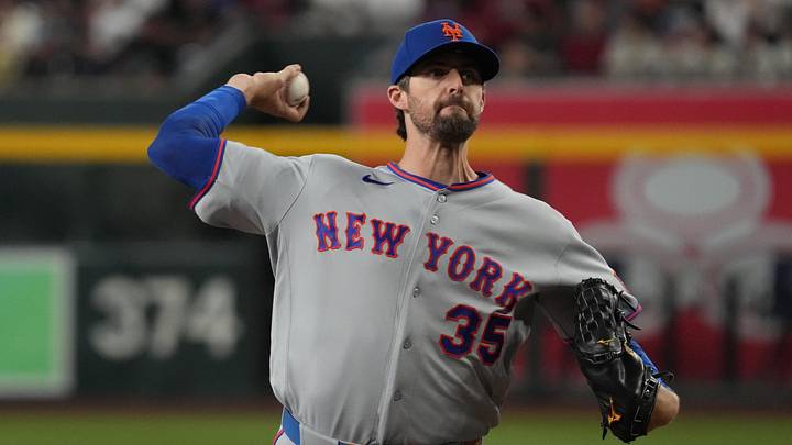 May 9, 2026; Phoenix, Arizona, USA; New York Mets pitcher Clay Holmes (35) throws against the Arizona Diamondbacks in the first inning at Chase Field. Mandatory Credit: Rick Scuteri-Imagn Images
