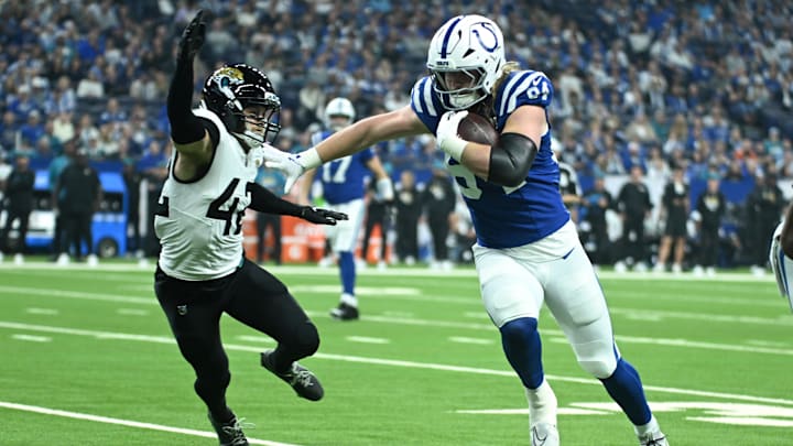Dec 28, 2025; Indianapolis, Indiana, USA; Indianapolis Colts tight end Tyler Warren (84) runs against Jacksonville Jaguars linebacker safety Andrew Wingard (42) during the first half at Lucas Oil Stadium. Mandatory Credit: Robert Goddin-Imagn Images