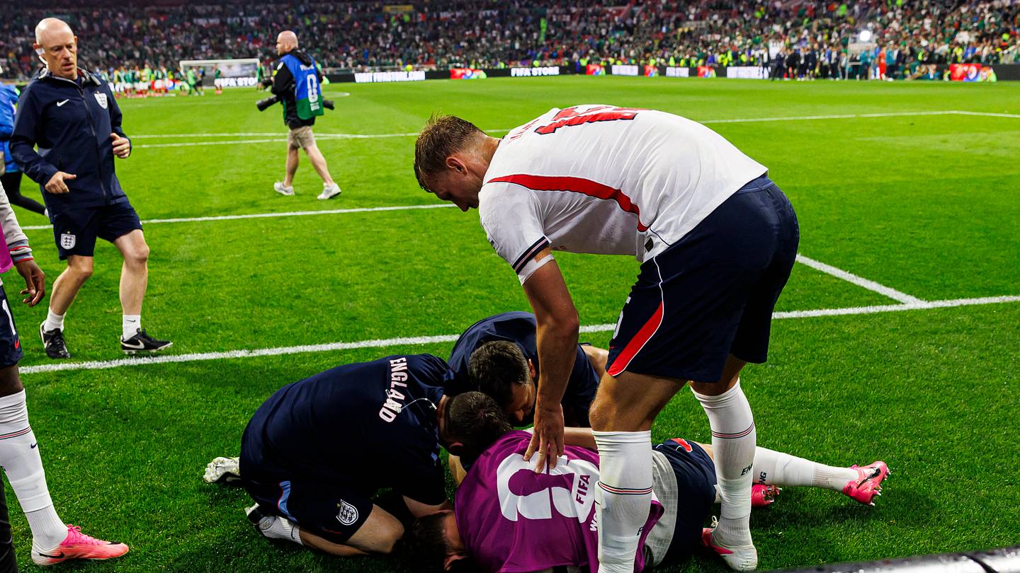 Henderson stretchered off after England 3-2 Mexico win