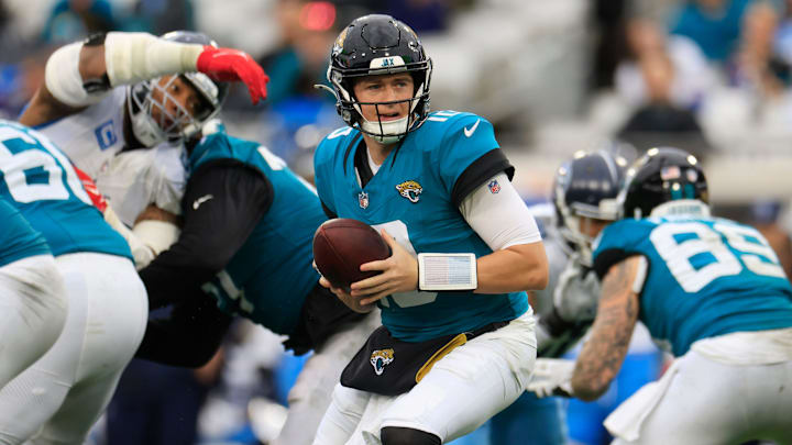Jacksonville Jaguars quarterback Mac Jones (10) looks to handoff during the third quarter Sunday, Dec. 29, 2024 at EverBank Stadium in Jacksonville, Fla. The Jaguars held off the Titans 20-13.