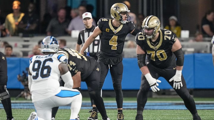 Sep 18, 2023; Charlotte, North Carolina, USA; New Orleans Saints quarterback Derek Carr (4) calls signals on the line against the Carolina Panthers during the second half at Bank of America Stadium. Mandatory Credit: Jim Dedmon-Imagn Images