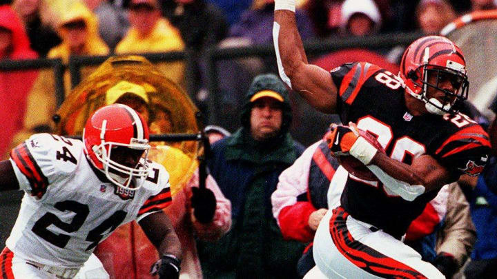 Text: 1999.1212.13.BengalsDillon-run- Cincinnati Bengals Cory Dillon gose flying after being push out of bound by Cleveland Browns 24 Corey Fuller in the first qt of play at Cinerby Field .C-E photo by Ernest Coleman for sports

Text 1999 1212 13 Bengalsdillon Run Cincinnati Bengals Cory Dillon Gose Flying After Being Push Out Of Bound By Cleveland Browns 24 Corey Fuller In The First Qt Of Play At Cinerby Field C E Photo By Ernest Coleman For Sports