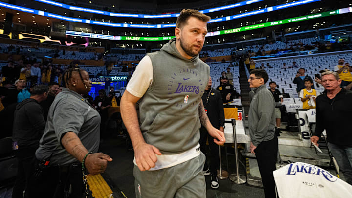 Los Lakers de JJ Redick no disfrutaron de una versión 100% saludable de Luka Doncic en el Juego 3 ante Timberwolves
