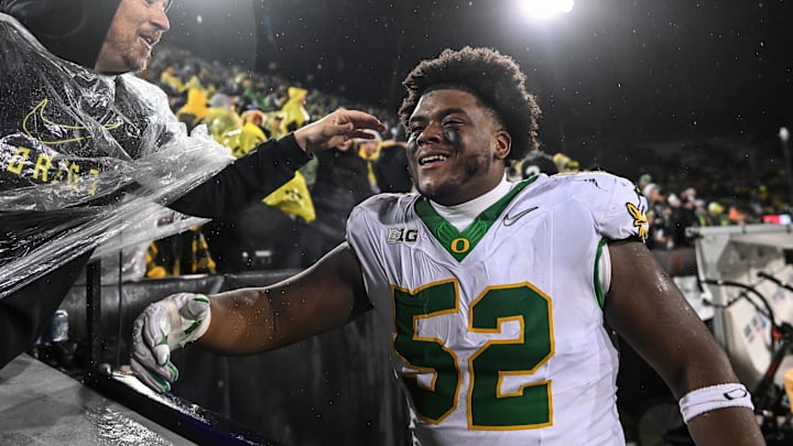 Oregon Ducks defensive lineman A'Mauri Washington (52) is ranked among the best returning college football defensive tackles ahead of the 2026 season.