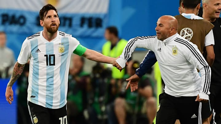 Lionel Messi avec son ancien sélectionneur Jorge Sampaoli à la Coupe du Monde 2018.