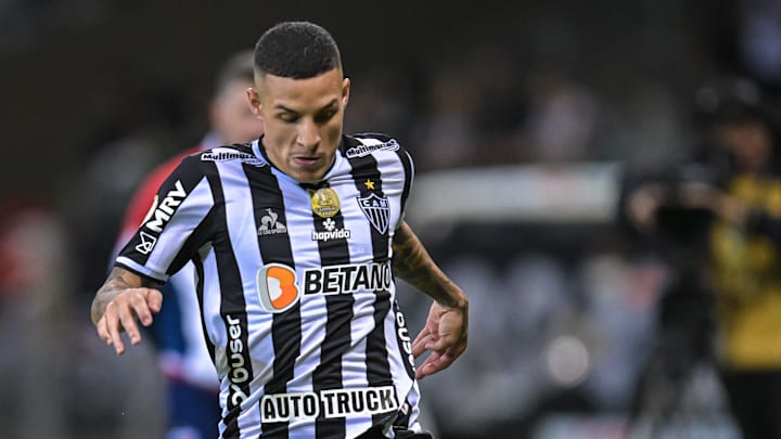 Jogador passará por cirurgia e não entrará mais em campo em 2022