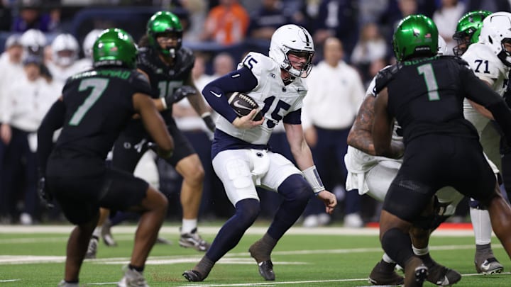 Dec 7, 2024; Indianapolis, IN, USA; Penn State Nittany Lions quarterback Drew Allar (15) runs for a gain against the Oregon Ducks during the second quarter in the 2024 Big Ten Championship game at Lucas Oil Stadium. Mandatory Credit: Jordan Prather-Imagn Images Dec 7, 2024; Indianapolis, IN, USA; Penn State Nittany Lions quarterback Drew Allar (15) runs for a gain against the Oregon Ducks during the second quarter in the 2024 Big Ten Championship game at Lucas Oil Stadium. Mandatory Credit: Jordan Prather-Imagn Images