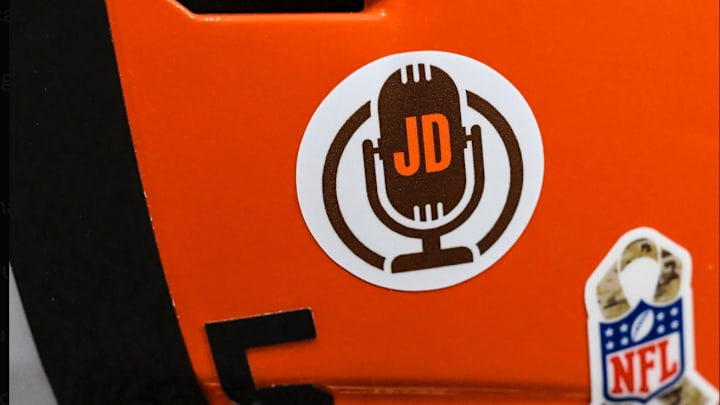 Browns will honor Donovan with this helmet decal.
