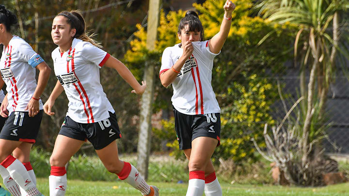 Estudiantes frente a Excursionistas