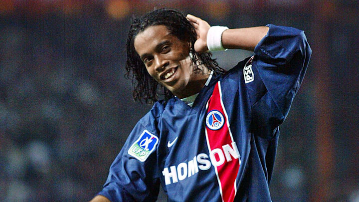 Ronaldinho Gaúcho jogou no PSG na virada do milênio