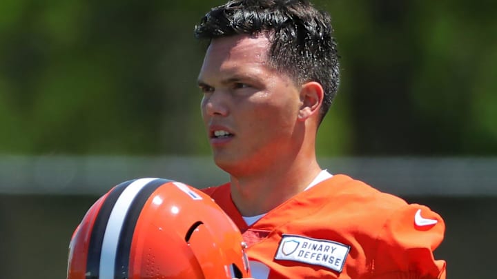 Browns quarterback Dillon Gabriel gets ready during Day 2 of rookie minicamp on Saturday, May 10, 2025, in Berea. Browns quarterback Dillon Gabriel gets ready during Day 2 of rookie minicamp on Saturday, May 10, 2025, in Berea.