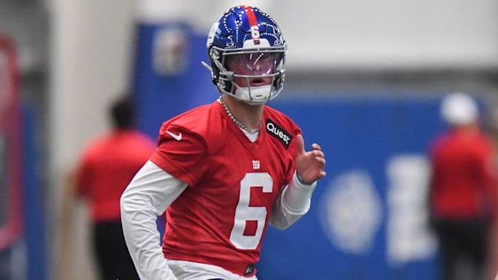 May 9, 2025; East Rutherford, NJ, USA; New York Giants quarterback Jaxson Dart (6) warms up during rookie minicamp at Quest Diagnostics Training Center. May 9, 2025; East Rutherford, NJ, USA; New York Giants quarterback Jaxson Dart (6) warms up during rookie minicamp at Quest Diagnostics Training Center.