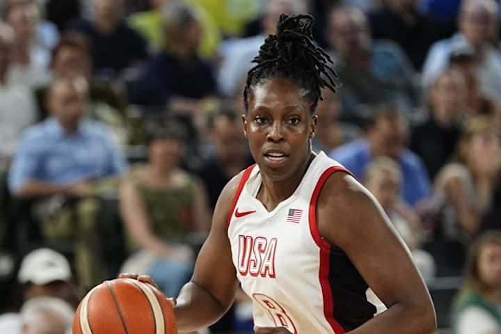 United States guard Chelsea Gray (8) in action on August 9, 2024