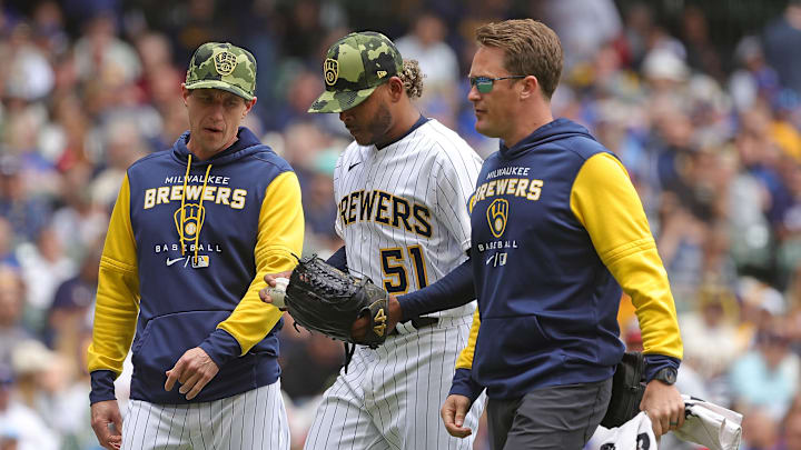 Freddy Peralta salió lesionado el pasado domingo
