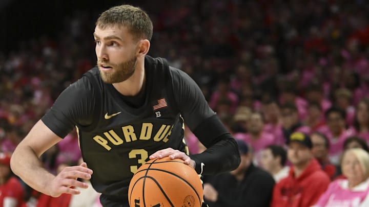 Purdue Boilermakers guard Braden Smith (3) makes a move to the basket. 