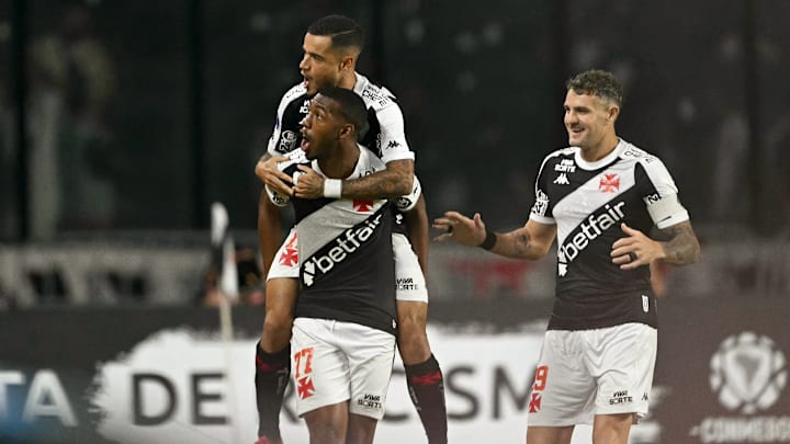 Coutinho voltou a ser relacionado pelo Vasco pela primeira vez neste semestre