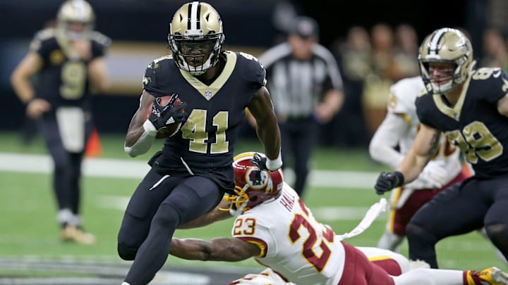 Nov 19, 2017; New Orleans Saints running back Alvin Kamara (41) runs through the Washington Redskins defense