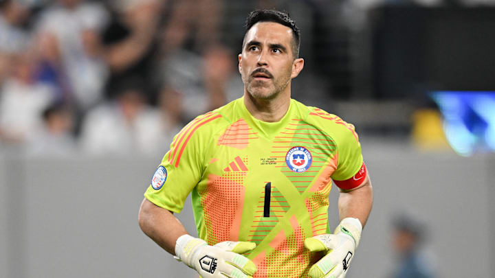 Claudio Bravo charge le FC Barcelone. 