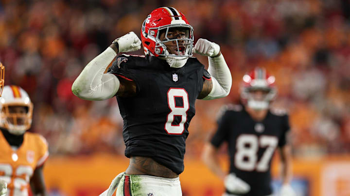 Dec 11, 2025; Tampa, Florida, USA; Atlanta Falcons tight end Kyle Pitts Sr. (8) reacts after catching a pass against the Tampa Bay Buccaneers during the second quarter at Raymond James Stadium. Mandatory Credit: Nathan Ray Seebeck-Imagn Images Dec 11, 2025; Tampa, Florida, USA; Atlanta Falcons tight end Kyle Pitts Sr. (8) reacts after catching a pass against the Tampa Bay Buccaneers during the second quarter at Raymond James Stadium. Mandatory Credit: Nathan Ray Seebeck-Imagn Images