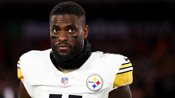 Pittsburgh Steelers v Cleveland Browns