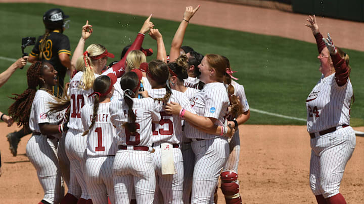 May 19 2024; Tuscaloosa, AL, USA; Alabama players celebrate their regional championship at Rhoads Stadium Sunday. Alabama defeated Southeastern Louisiana 12-2 in 5 innings to advance to the Super Regional. May 19 2024; Tuscaloosa, AL, USA; Alabama players celebrate their regional championship at Rhoads Stadium Sunday. Alabama defeated Southeastern Louisiana 12-2 in 5 innings to advance to the Super Regional.