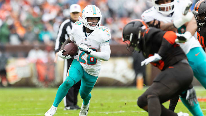 Oct 19, 2025; Cleveland, Ohio, USA; Miami Dolphins running back De'Von Achane (28) runs with the ball against the Cleveland Browns during the second quarter at Huntington Bank Field. Mandatory Credit: Scott Galvin-Imagn Images