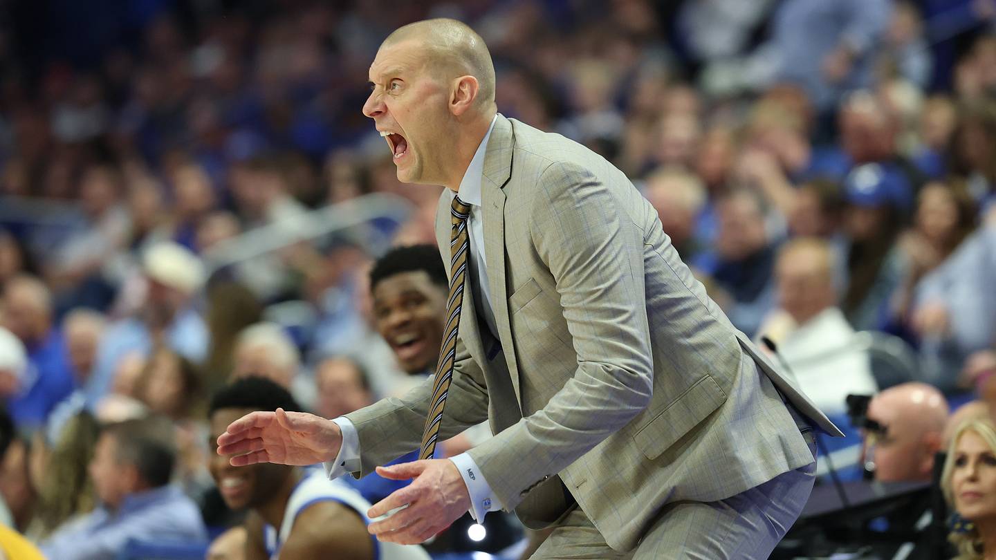 Kentucky Dominates Valparaiso in Lowe's Impressive Return