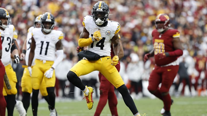 Pittsburgh Steelers WR George Pickens celebrates after making a catch against the Washington Commanders.