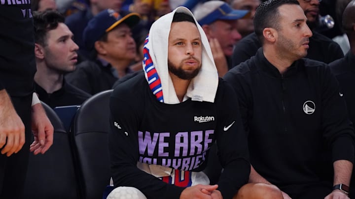 Dec 8, 2024; San Francisco, California, USA; Golden State Warriors guard Stephen Curry (30) looks on from the bench against the Minnesota Timberwolves in the fourth period at Chase Center. Mandatory Credit: David Gonzales-Imagn Images Dec 8, 2024; San Francisco, California, USA; Golden State Warriors guard Stephen Curry (30) looks on from the bench against the Minnesota Timberwolves in the fourth period at Chase Center. Mandatory Credit: David Gonzales-Imagn Images