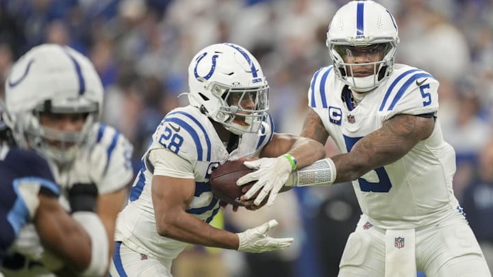 Dec 22, 2024; Indianapolis, Indiana, USA; Indianapolis Colts quarterback Anthony Richardson (5) hands the ball off to Indianapolis Colts running back Jonathan Taylor (28) during a game against the Tennessee Titans at Lucas Oil Stadium. Mandatory Credit: Grace Hollars/USA Today Network via Imagn Images Dec 22, 2024; Indianapolis, Indiana, USA; Indianapolis Colts quarterback Anthony Richardson (5) hands the ball off to Indianapolis Colts running back Jonathan Taylor (28) during a game against the Tennessee Titans at Lucas Oil Stadium. Mandatory Credit: Grace Hollars/USA Today Network via Imagn Images