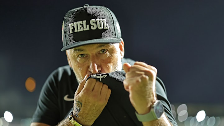 Augusto Melo falou em tom de despedida antes mesmo de votação