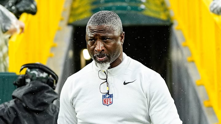 Detroit Lions defensive coordinator Aaron Glenn walks out the visiting team tunnel for first half against Packers Detroit Lions defensive coordinator Aaron Glenn walks out the visiting team tunnel for first half against Packers