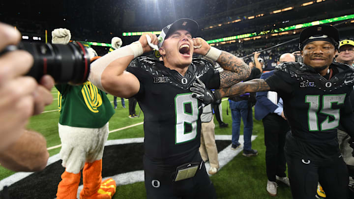 Oregon Ducks quarterback Dillon Gabriel.