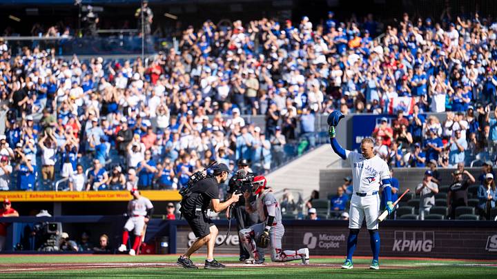 Sep 27, 2026; Toronto, Ontario, CAN; Toronto Blue Jays George Springer (4) waves to the fans before taking an at-bat against the Cincinnati Reds during the first inning at Rogers Centre. Mandatory Credit: Kevin Sousa-Kevin Sousa-Imagn Images Sep 27, 2026; Toronto, Ontario, CAN; Toronto Blue Jays George Springer (4) waves to the fans before taking an at-bat against the Cincinnati Reds during the first inning at Rogers Centre. Mandatory Credit: Kevin Sousa-Kevin Sousa-Imagn Images