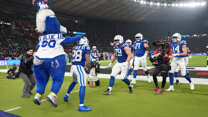 Nov 9, 2025; Berlin, Germany; Indianapolis Colts running back Jonathan Taylor (28) celebrates with teammates and mascot after a touchdown against the Atlanta Falcons during the NFL Berlin Game at Olympic Stadium. Nov 9, 2025; Berlin, Germany; Indianapolis Colts running back Jonathan Taylor (28) celebrates with teammates and mascot after a touchdown against the Atlanta Falcons during the NFL Berlin Game at Olympic Stadium.