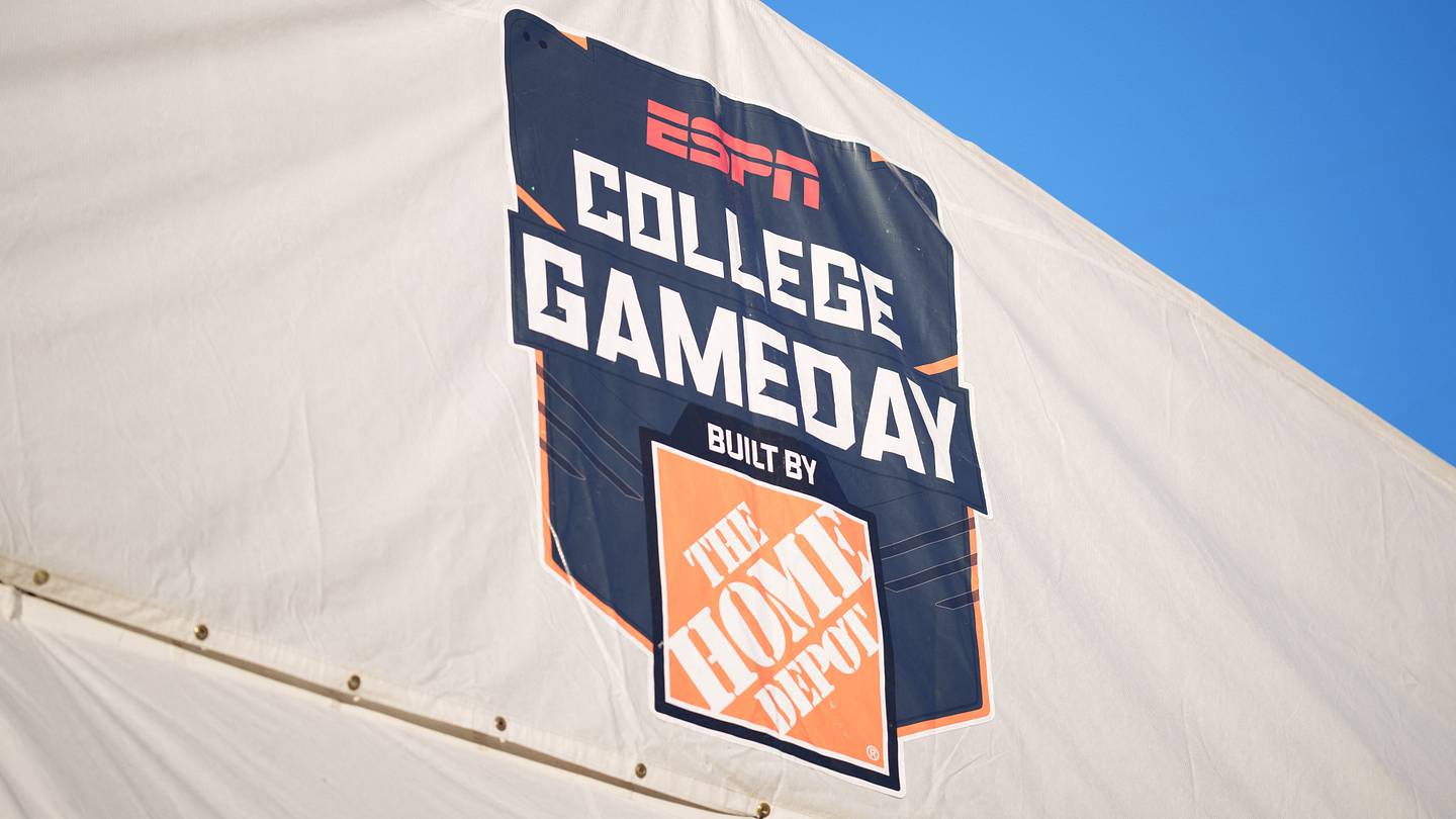 College GameDay Reveals Hoosier Legend as Guest Picker for Indiana’s Homecoming Test
