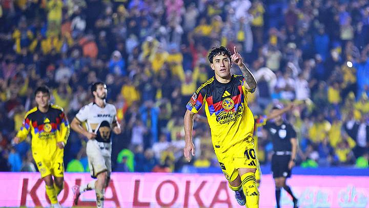 Alejandro Zendejas tuvo una gran actuación en la goleada del América sobre Pumas, donde anotó dos goles.
