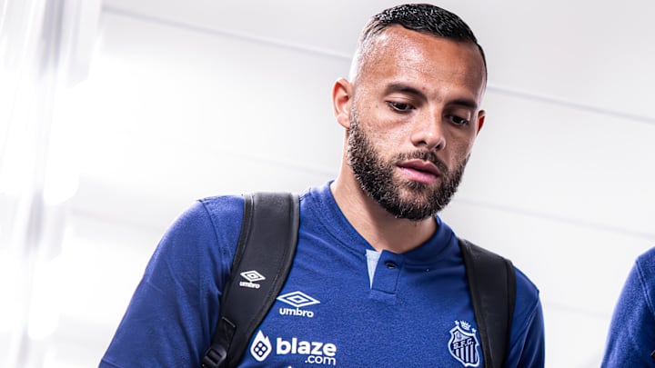 Guilherme vive jejum de gols no Peixe Guilherme vive jejum de gols no Peixe