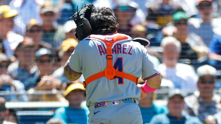 Jul 30, 2025; San Diego, California, USA; New York Mets catcher Francisco Alvarez (4) holds his head after taking a ball to the head during the fifth inning against the San Diego Padres at Petco Park. Mandatory Credit: David Frerker-Imagn Images Jul 30, 2025; San Diego, California, USA; New York Mets catcher Francisco Alvarez (4) holds his head after taking a ball to the head during the fifth inning against the San Diego Padres at Petco Park. Mandatory Credit: David Frerker-Imagn Images