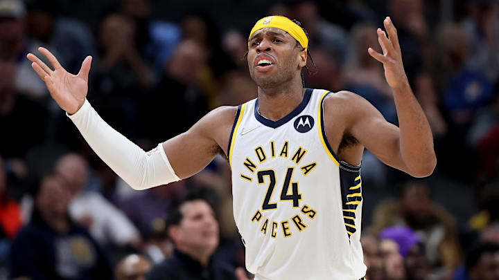Hield podría ser adquirido por los Lakers en el mercado de cambios