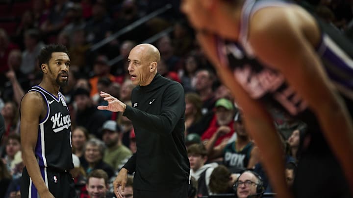 Feb 6, 2025; Portland, Oregon, USA; Sacramento Kings head coach Doug Christie talks to guard Malik Monk (0) during the first half against the Portland Trail Blazers at Moda Center. Mandatory Credit: Troy Wayrynen-Imagn Images Feb 6, 2025; Portland, Oregon, USA; Sacramento Kings head coach Doug Christie talks to guard Malik Monk (0) during the first half against the Portland Trail Blazers at Moda Center. Mandatory Credit: Troy Wayrynen-Imagn Images