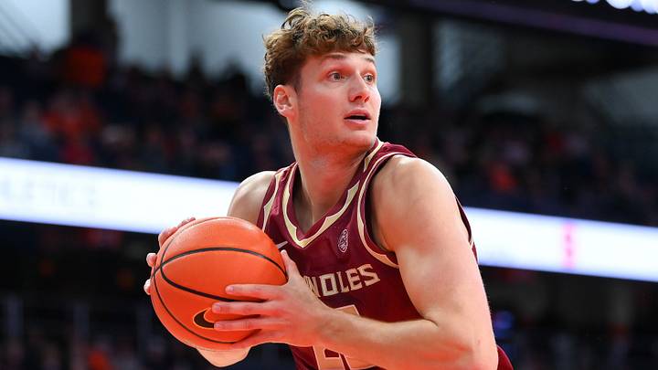 Jan 13, 2026; Syracuse, New York, USA; Florida State Seminoles forward Alex Steen (25) controls the ball during the second half against the Syracuse Orange at the JMA Wireless Dome. Mandatory Credit: Rich Barnes-Imagn Images