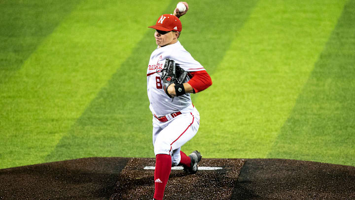Atlanta Braves sign undrafted free agent pitcher Shay Schanaman.