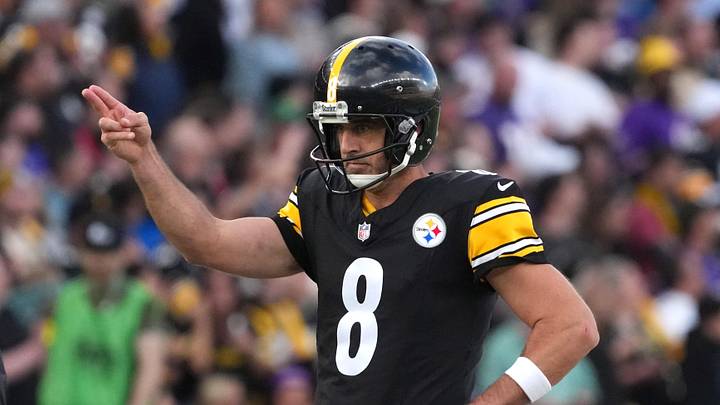 Sep 28, 2025; Dublin, Ireland; Pittsburgh Steelers quarterback Aaron Rodgers (8) gestures after a first down in the second half against the Minnesota Vikings during an NFL International Series game at Croke Park. Mandatory Credit: Kirby Lee-Imagn Images