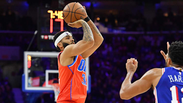 Apr 2, 2024; Philadelphia, Pennsylvania, USA; Oklahoma City Thunder forward Kenrich Williams (34) against the Philadelphia 76ers at Wells Fargo Center. Mandatory Credit: Eric Hartline-Imagn Images