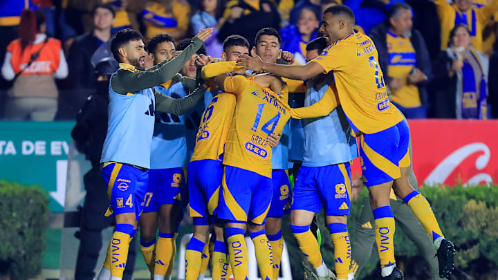 Tigres celebra uno de los goles contra Mazatlán