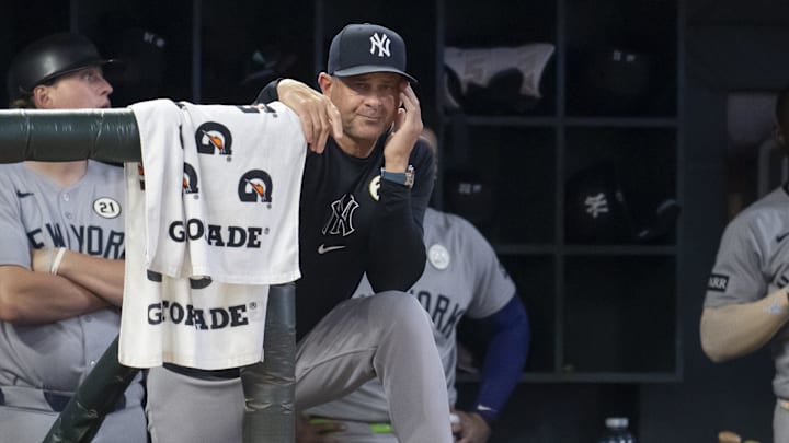 Los New York Yankees y su manager Aaron Boone no están bien posicionados en los pronósticos 
