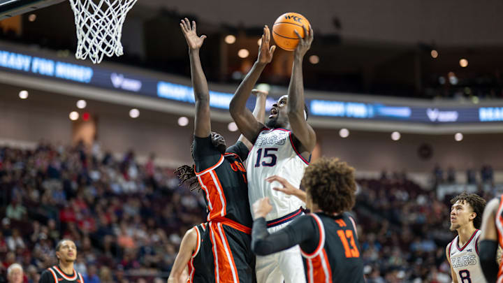 Gonzaga forward Graham Ike (15)